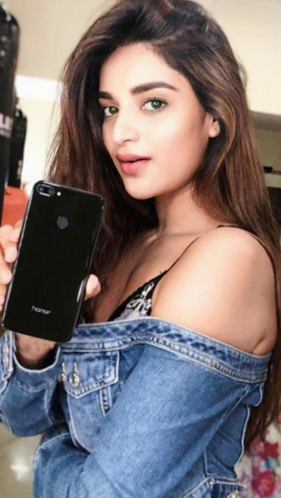 Nidhi agarwal cute HD wallpapers Nidhi agarwal cute HD wallpapers
