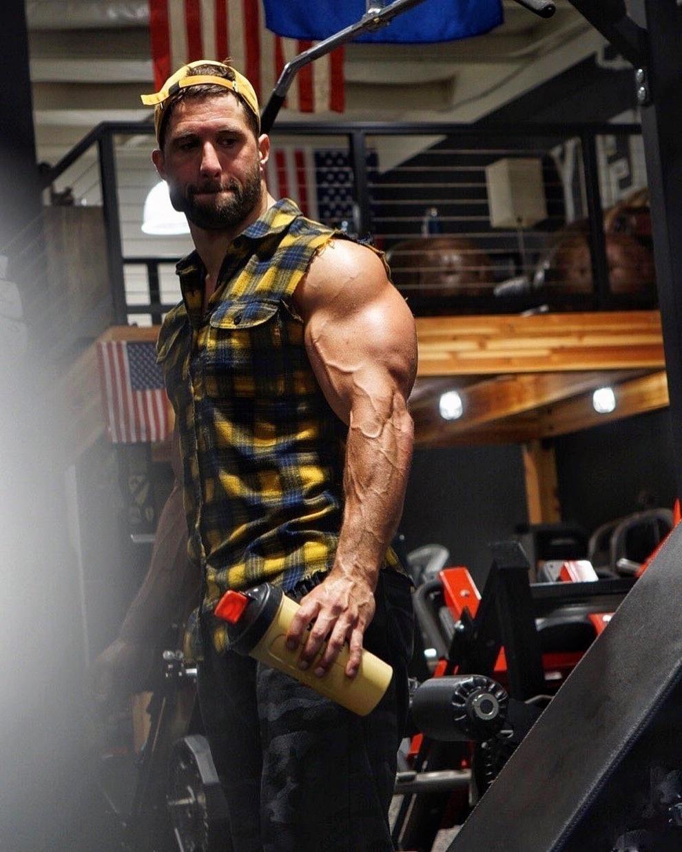 men-huge-biceps-julian-michael-smith-gym-big-arms-swole-triceps-hunk