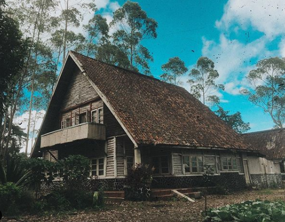 Tempat Angker di Bandung Rumah Syuting Pengabdi Setan - Travel & Food