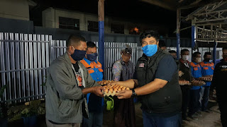 Peduli Dampak Corona, Chaidir Syam Bagikan 250 Rak Telur di 3 Kecamatan