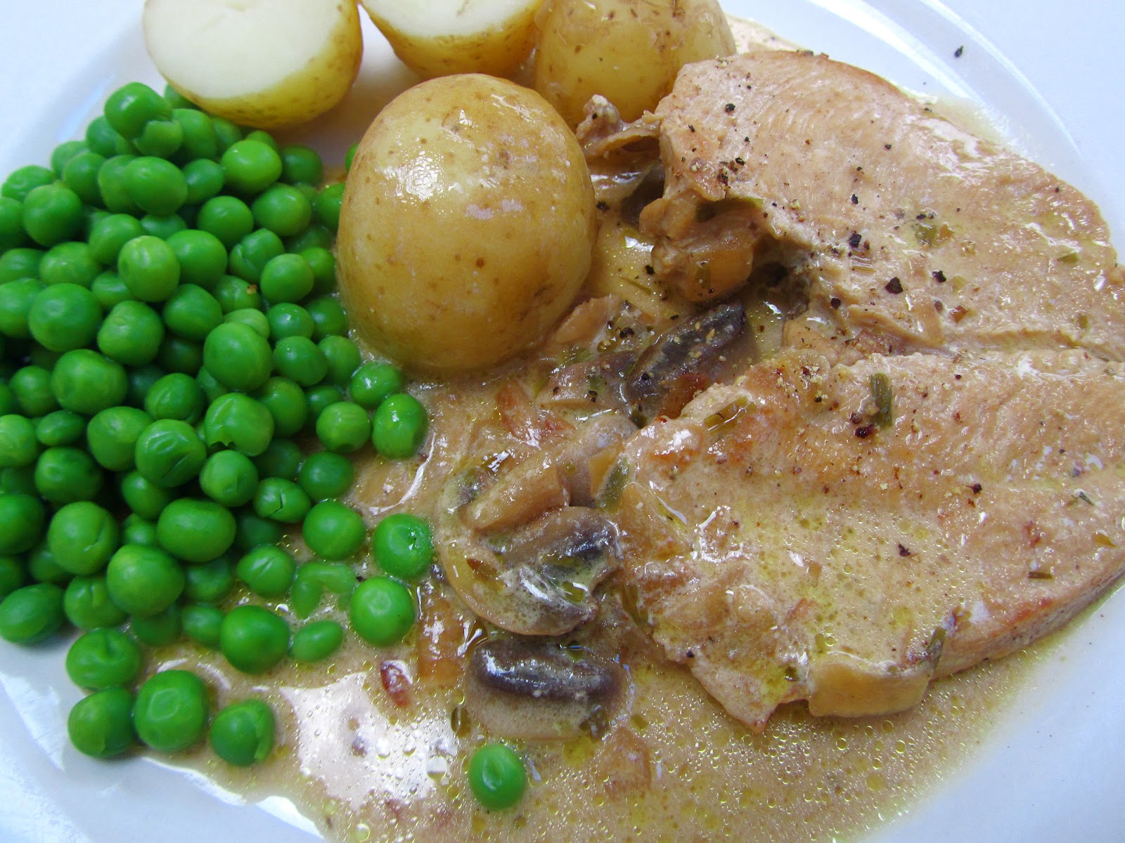Chicken with a creamy tarragon sauce
