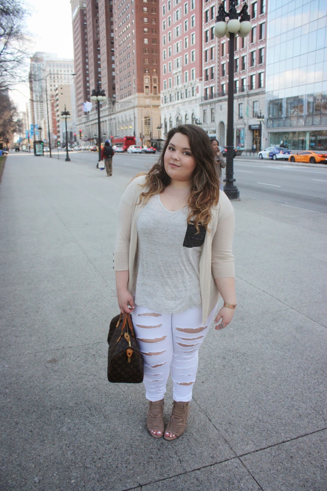 destroyed white denim, curvy girls, full figured, bbw, white pants, white jeans, spring style 2015, natalie craig, natalie in the city, chicago, plus size fashion blogger, louis vuitton, forever 21, BKE accessories