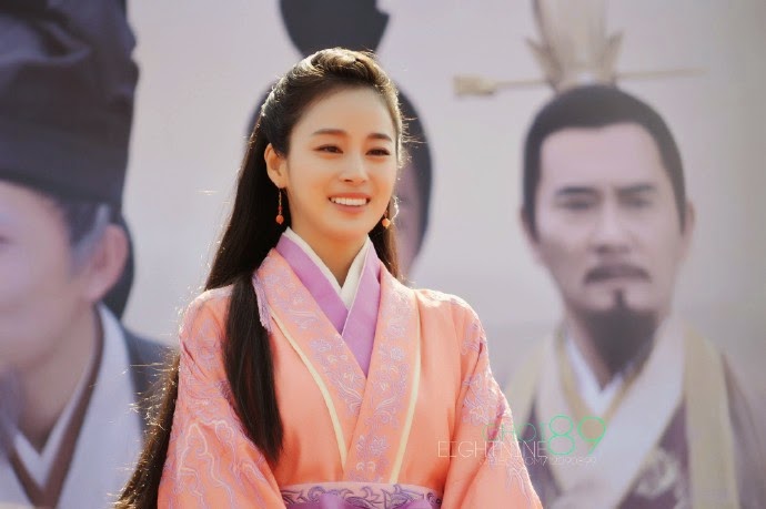 진정한 리즈갱신..김태희 어제자 직찍미인도