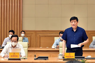 Bộ trưởng Y tế Nguyễn Thanh Long báo cáo tại cuộc họp. Ảnh: Nhật Bắc