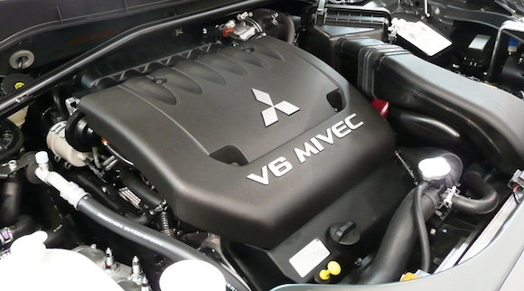 Động cơ MIVEC trên xe Mitsubishi Pajero Sport