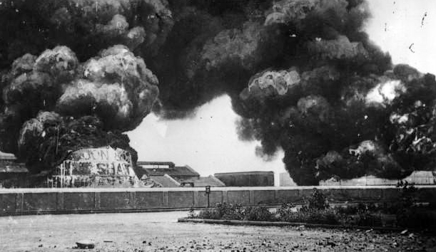 Bombardment_of_Madras_by_S.S._Emden_1914.jpg