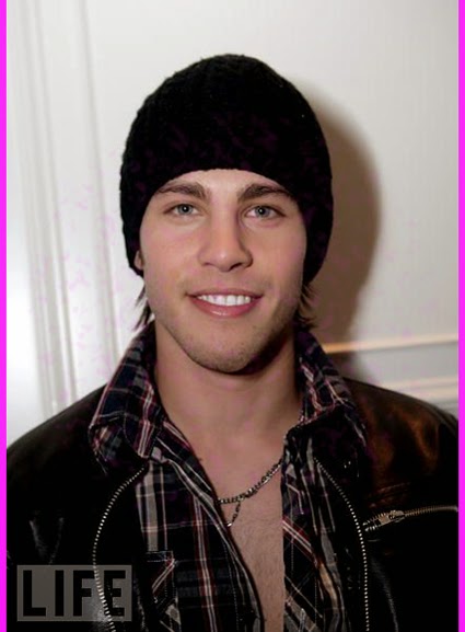 birthdays: Dean Geyer (photos)