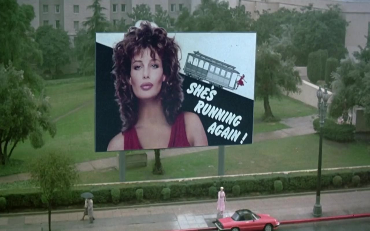 Quando la città DORME LA SIGNORA IN ROSSO Quando la città DORME LA SIGNORA IN ROSSO