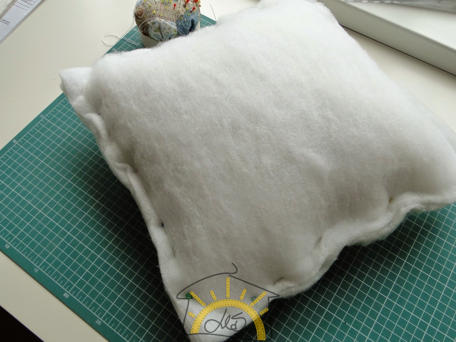 Игрушки из синтепона. Подушка из синтепона своими. Подушка из синтепона своими руками мастер класс. Набивка подушки синтепоном. Одеяло из подушечек.