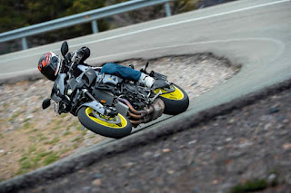 Yamaha MT-10 Review, Hyper Versatile!