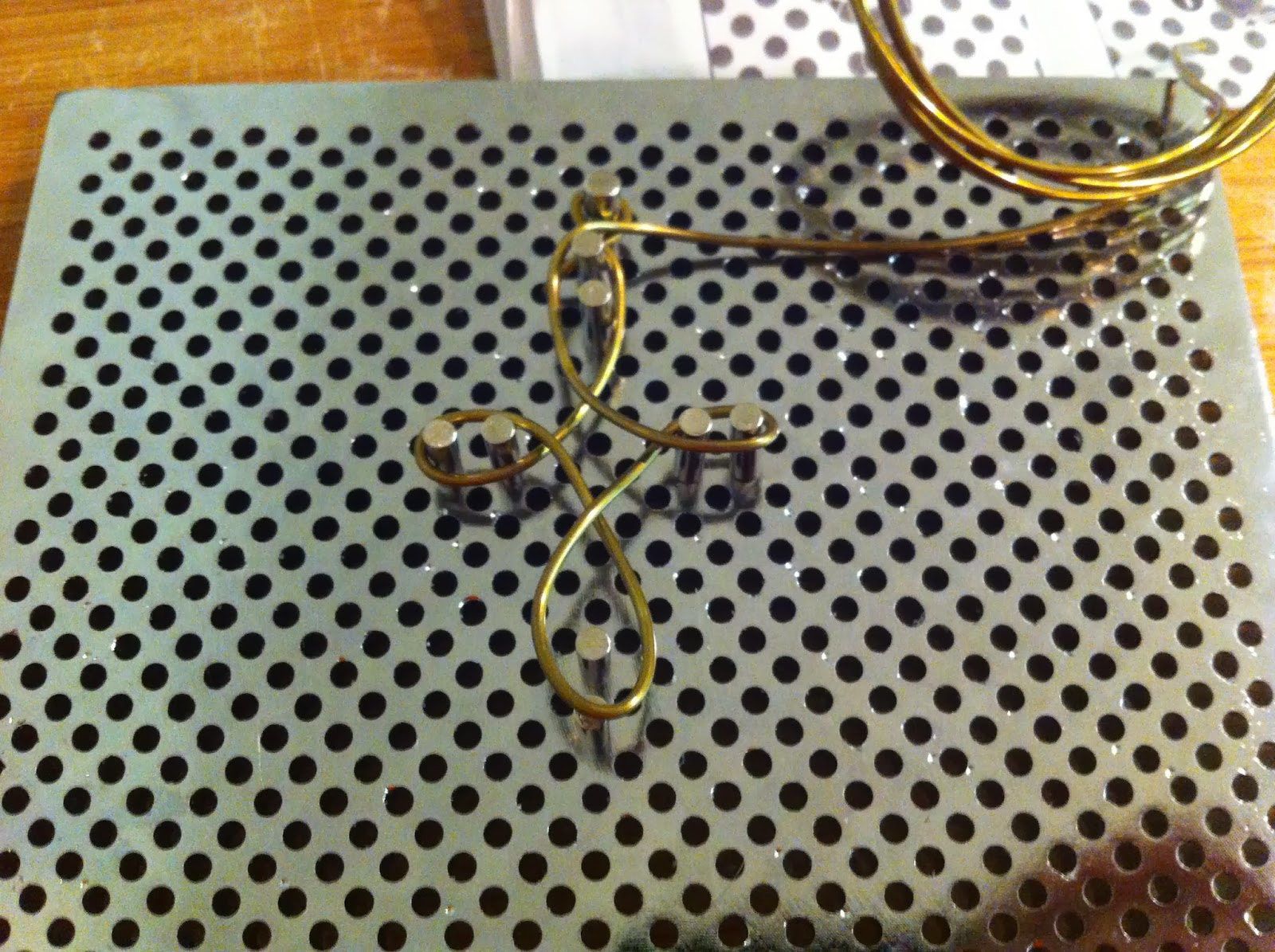 AptToCraft Wire jig ornaments