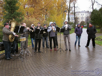 Катерина, ирина и духовой оркестр на Черном озере