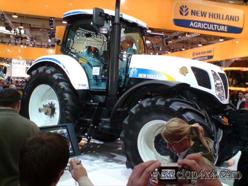 Tractors - Farm Machinery: New Holland T7050