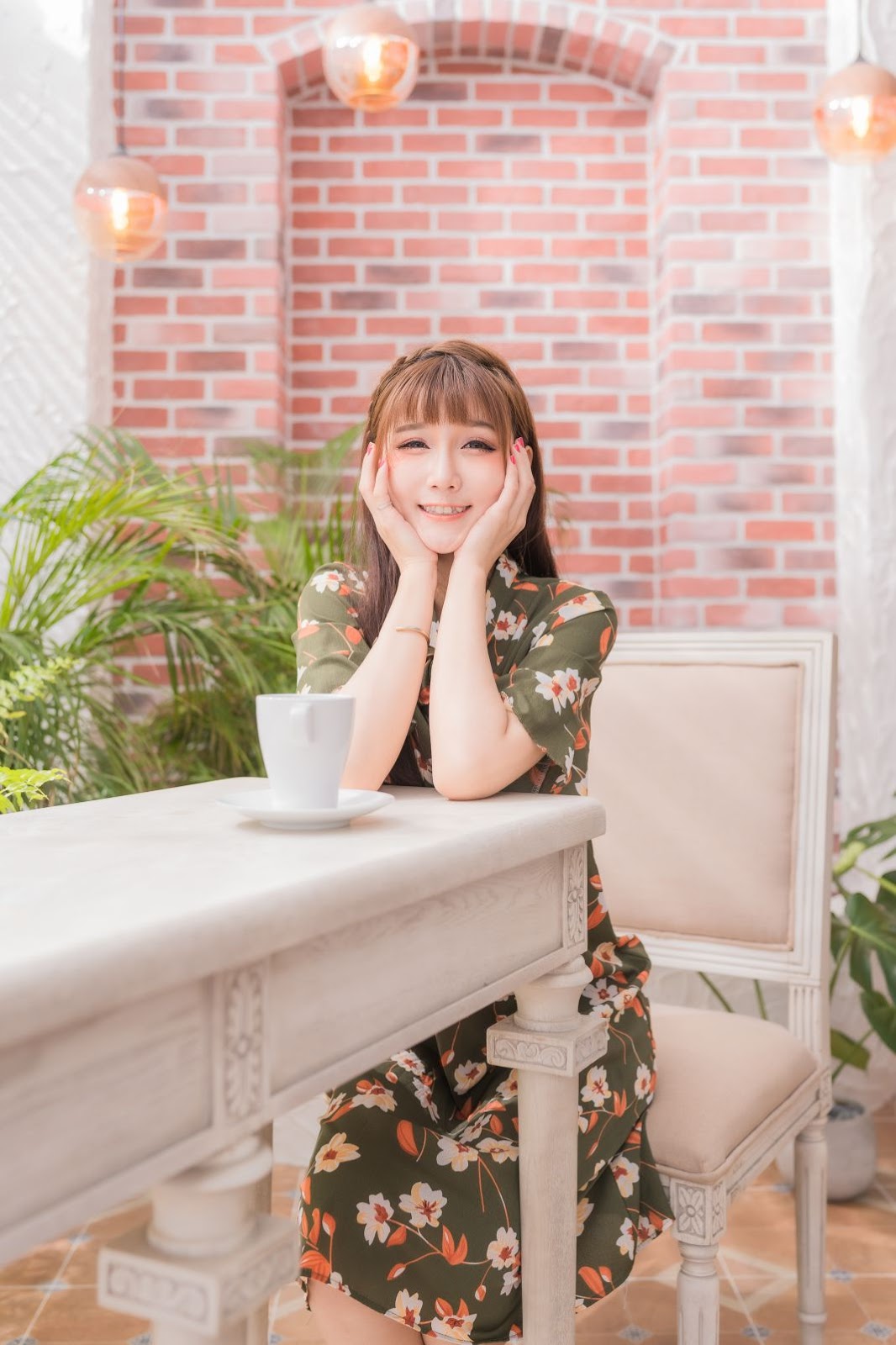 Qiao Qiao Er - 喬喬兒 - 2019.08.11 - Coffe Time Waiting For Someone - TruePic.net