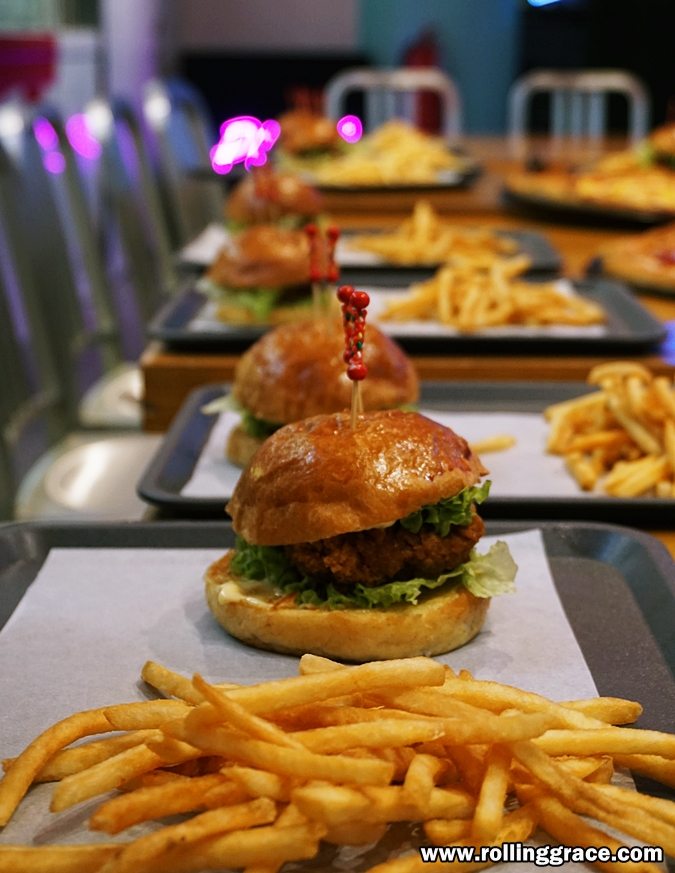 Hanburger & Pie In The Sky Top 10 Restaurants To Eat In SkyAvenue