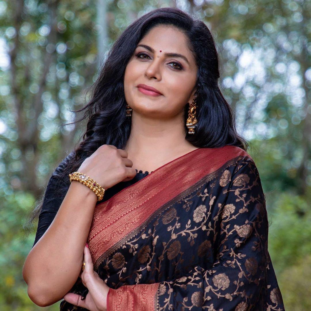 Asha sarath actress