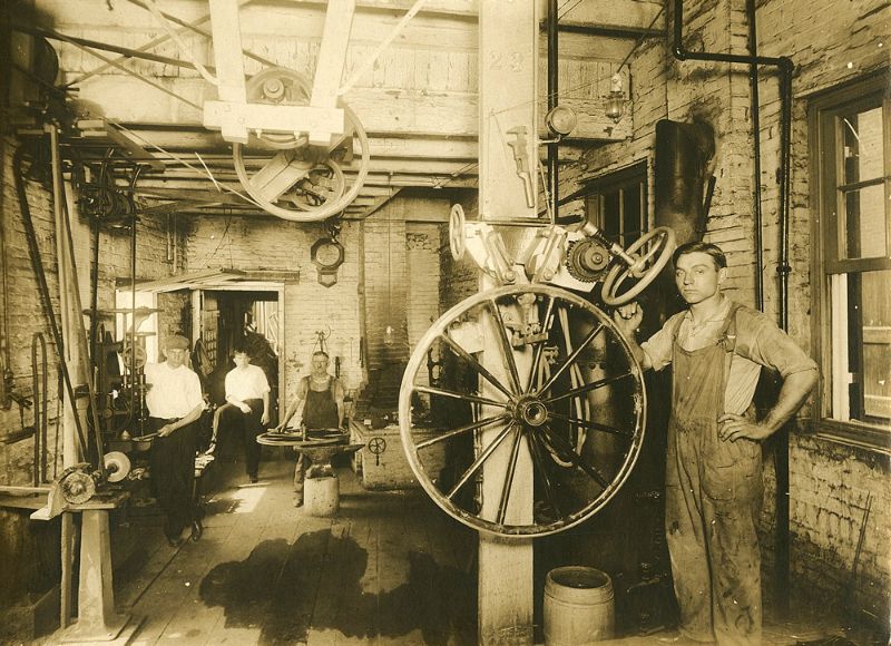 Vintage photos inside the Shops and Stores in Early 20th century