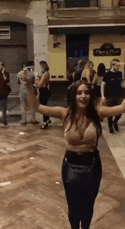 줄넘기가 힘들어 보이는 처자 - 디쁠