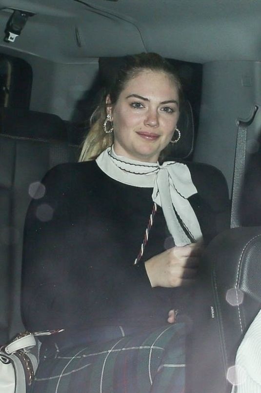 Kate Upton Leaves Judd Apatow’s Show in Los Angeles6 Dec-2019