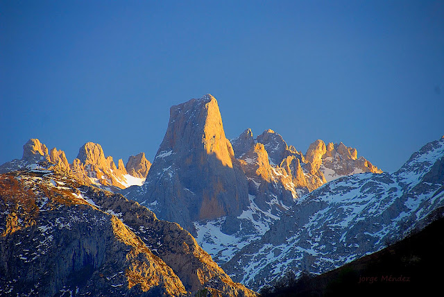Macizo central Picos Europa. Torre Carnicioso, Torre del Oso, Torre de las Colladetas Parque Nacional Picos Europa