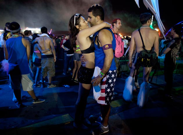 Inside Wave of "Rave Parties" .
