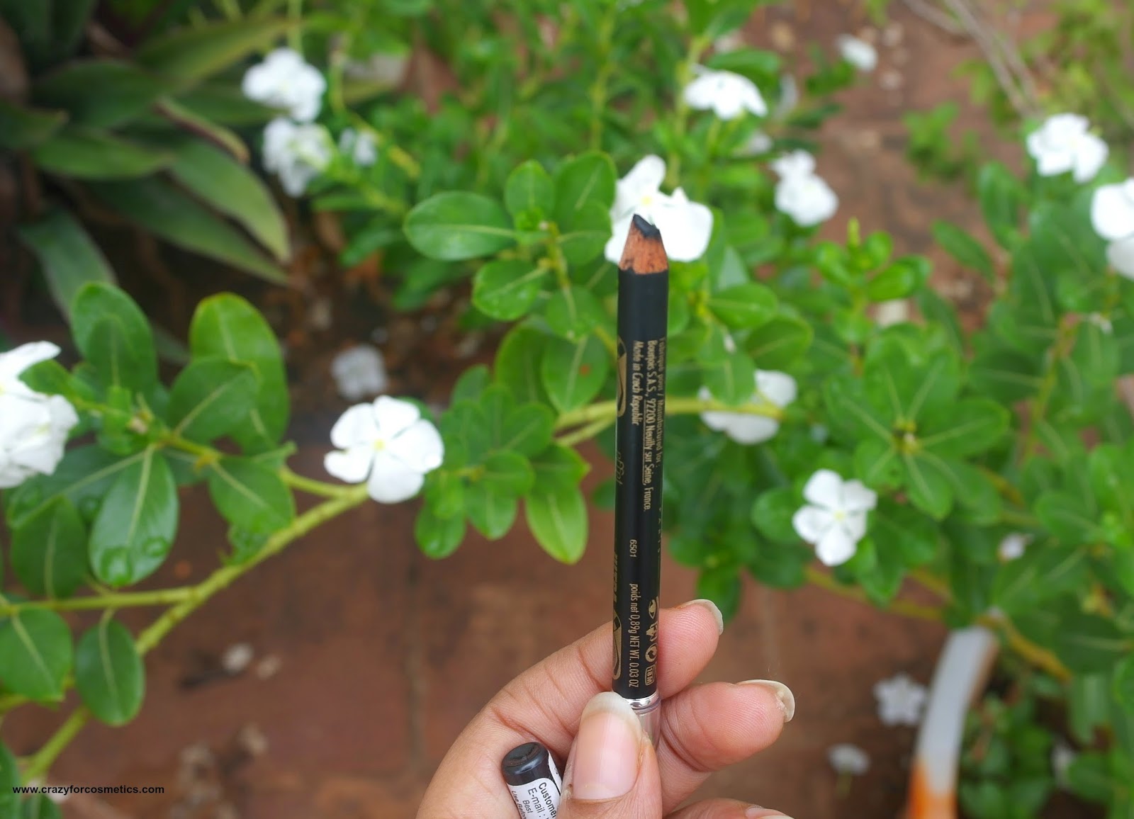 Jet Black eyeliner pencil available in India