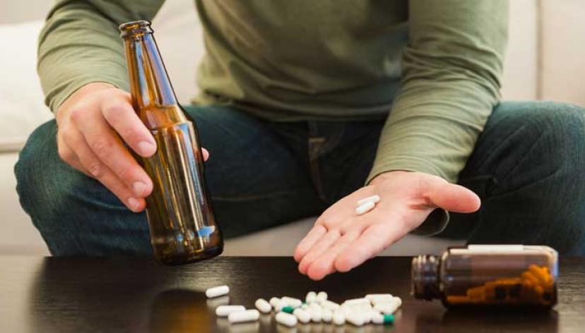 Se puede mezclar alcohol con antibioticos