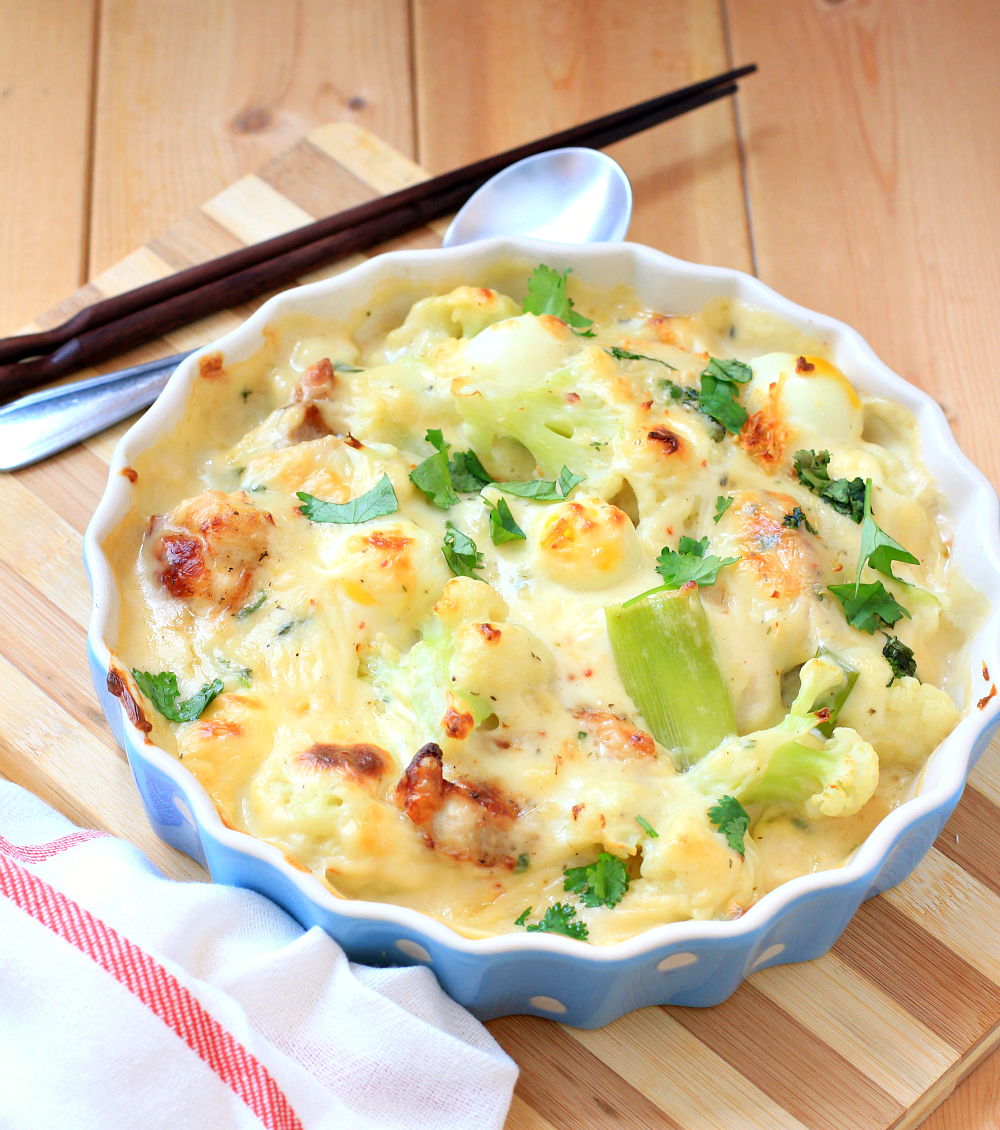 Cauliflower , chicken and cheese gratin