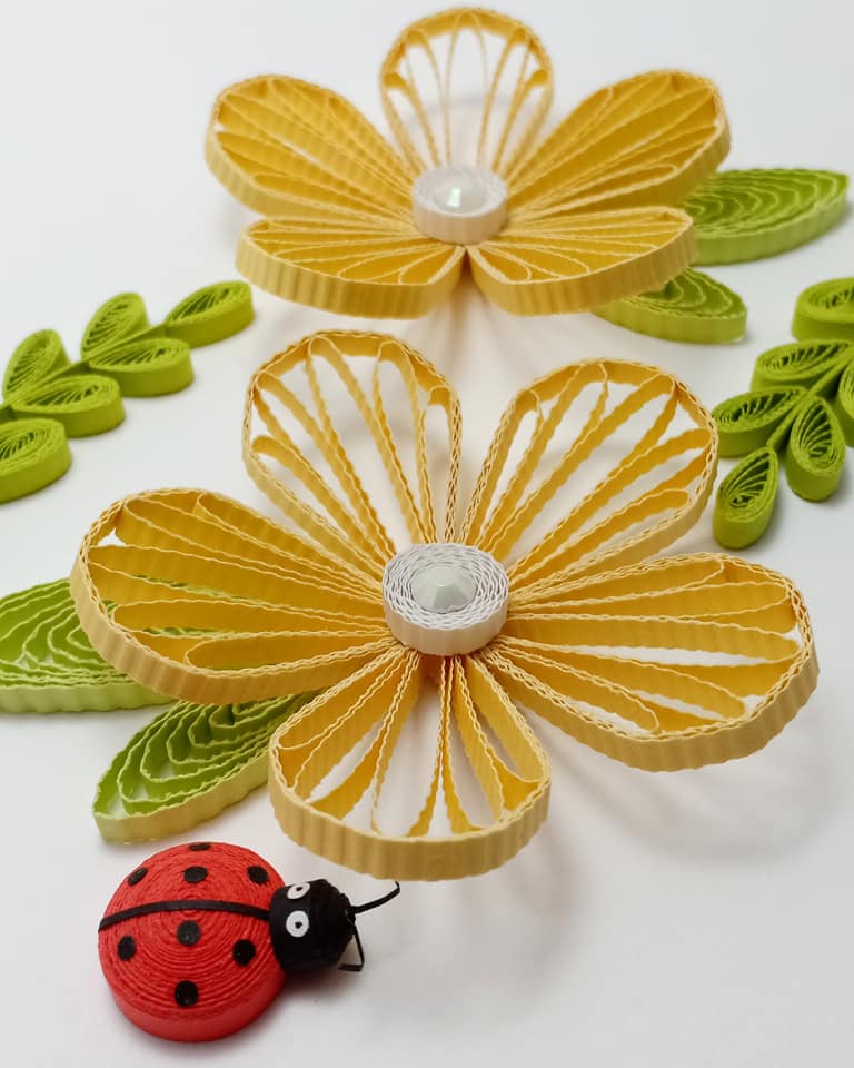 AZLINA ABDUL How to make flowers using a quilling husking board