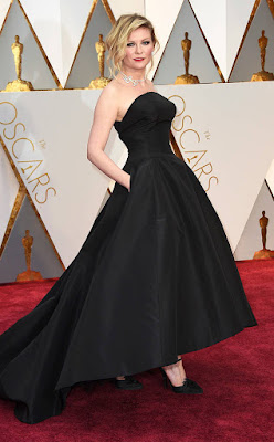 http://www.eonline.com/photos/20157/oscars-2017-red-carpet-arrivals/745837