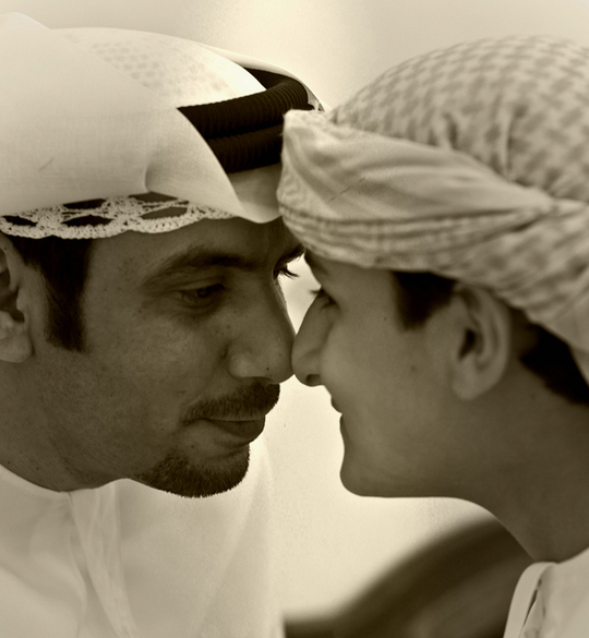 طريقة السلام بالخشوم عند أهل الخليج