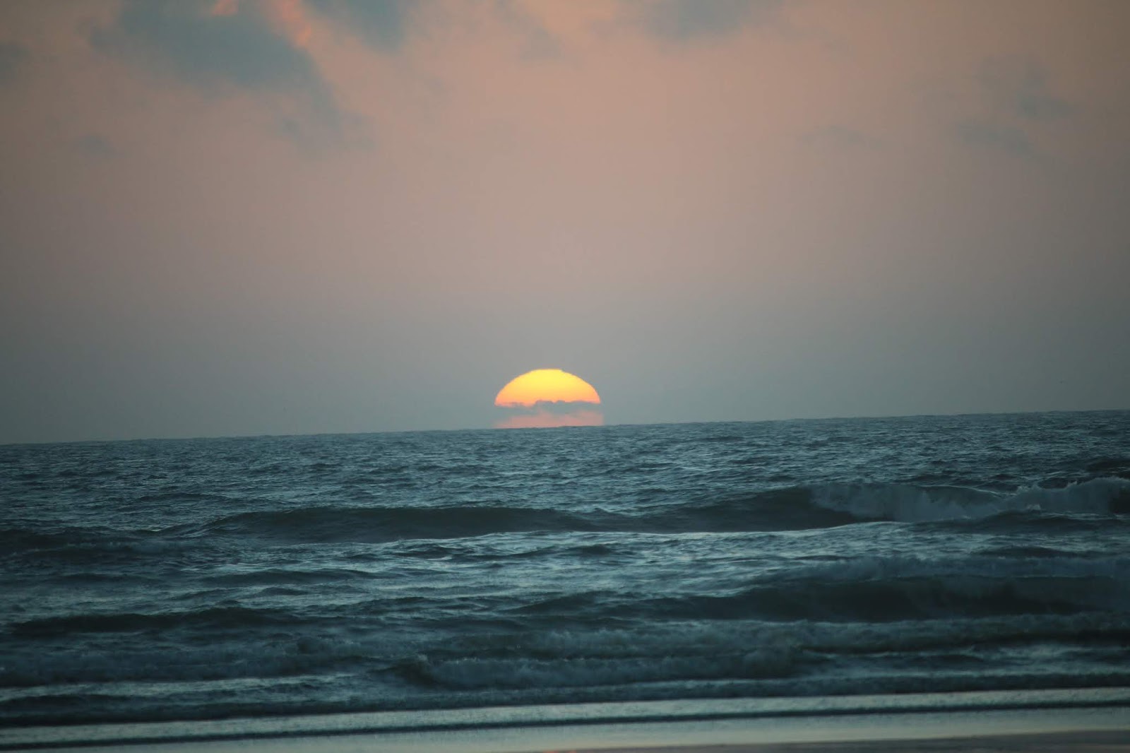 солнце радость. образование солнца гиф. девушка радуется солнцу. Sun think. радуется солнцу.