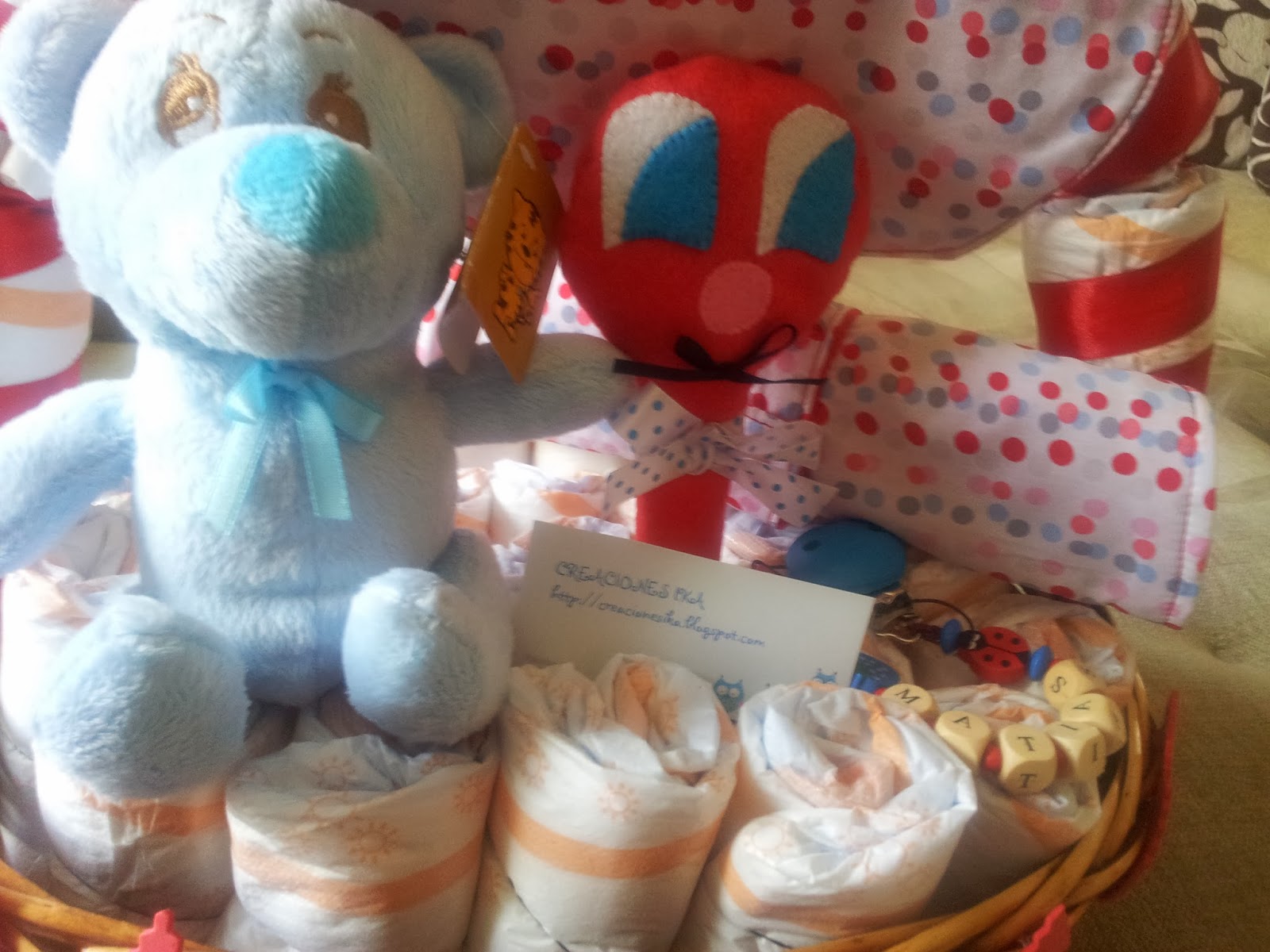 Creaciones Ika Cesta de pañales y accesorios para tu bebé.