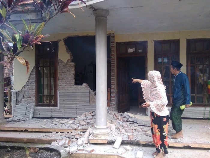 Terdampak Gempa M 6,1 Ratusan Rumah Rusak di Jawa Timur