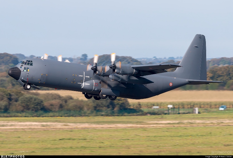 فرنسا تدرس تطوير بديل لطائرات C-130H و CN-235