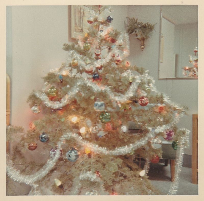 33 Interesting Snaps Show What Christmas Trees Looked Like in the 1950s and '60s Vintage Everyday