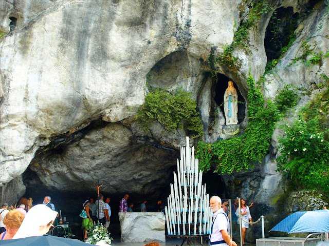 Best Pyrenees Photos: Lourdes Grotto - Pyrenees - France