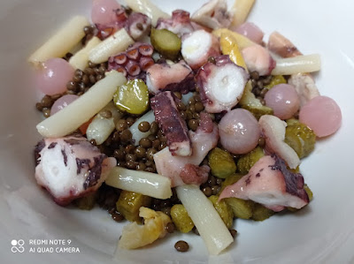 Ensalada de lenteja caviar con pulpo