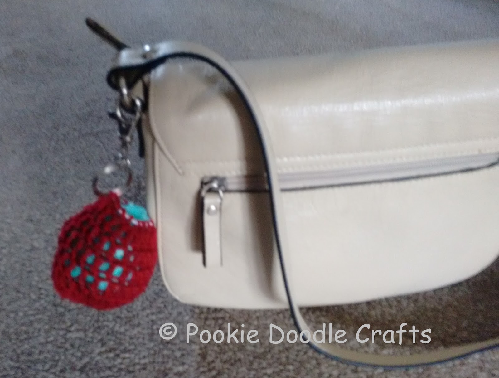 Pookie Doodle Crafts Plastic carrier bag holder free pattern