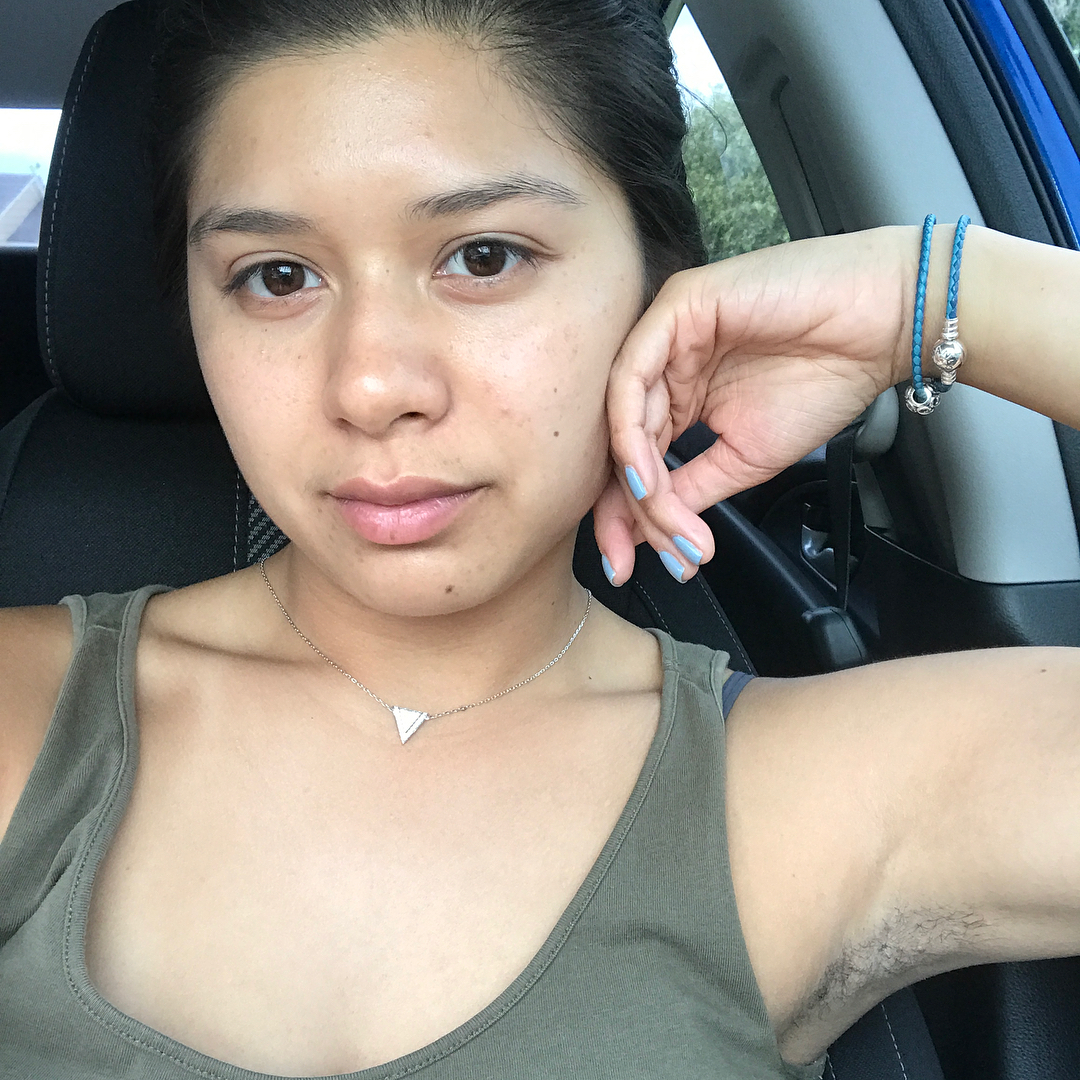 ActressArmpitsPics: This girl loves armpit licking