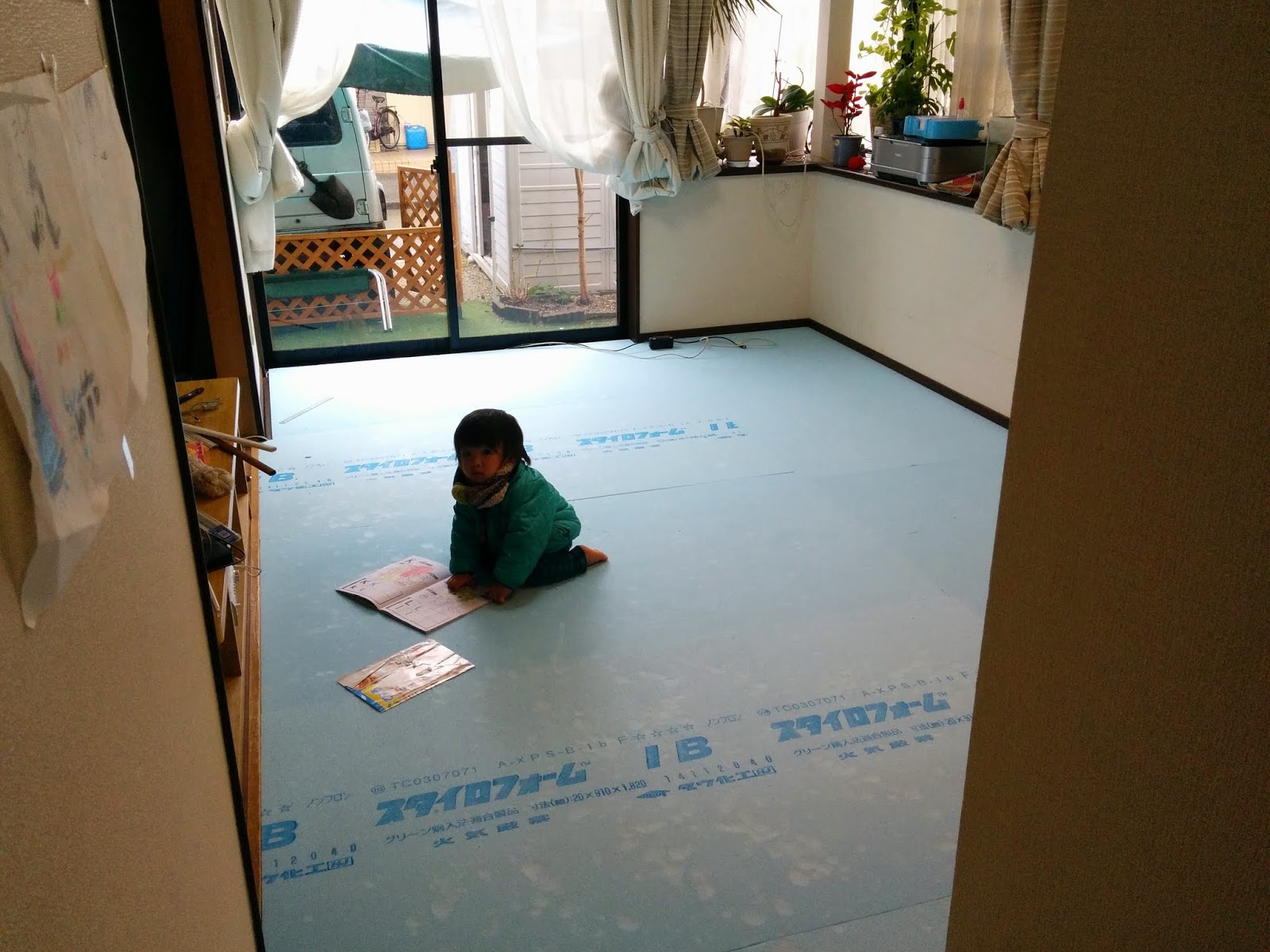 KRMStyle DIYで床に断熱材を。
