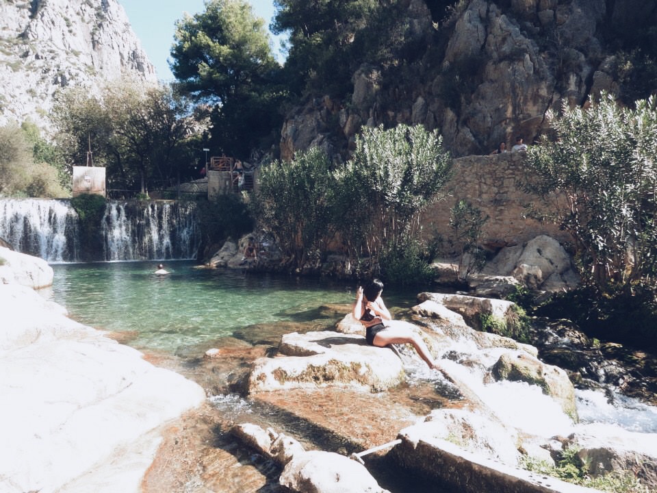 Ana Maddock- La Cascada