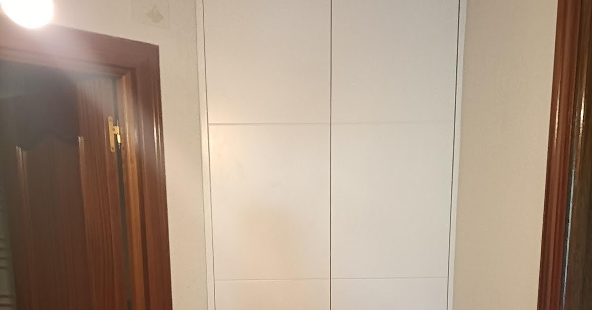 MUEBLES A MEDIDA: Armario en zona pasillo con cajones interiores con