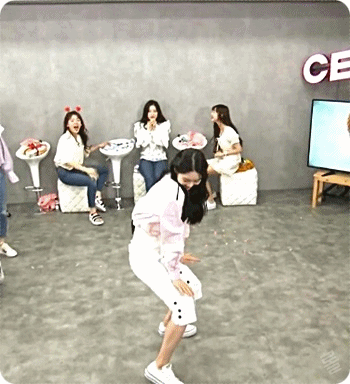 이제는 섹시 걸그룹....오마이걸 트월킹 ㅎㄷㄷㄷ....gif | 인스티즈