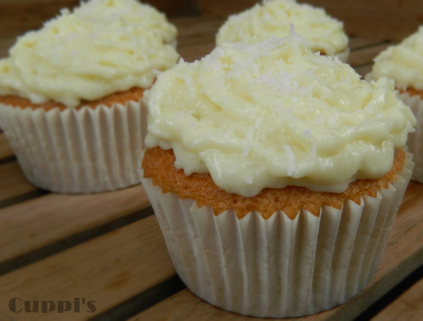 Cuppi's by Carolina Cupcakes de chocolate blanco y coco/White chocolate and coconut cupcakes