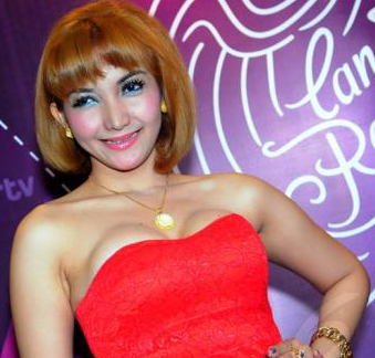 Biodata Lengkap Roro Fitria Foto Dan Profil Roro Fitria Agama Dan Biografi Roro Fitria