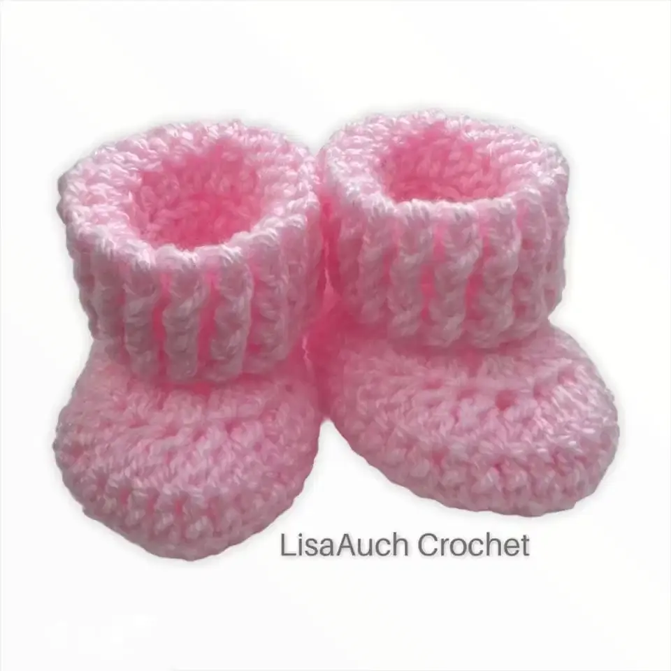 Crochet baby hat and booties free patterns