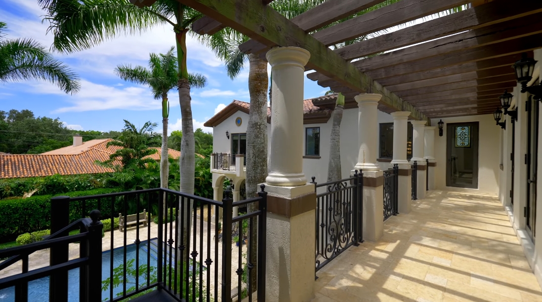 35 Interior Design Photos vs. 10401 SW 64 Ave, Pinecrest, FL Luxury Home Tour