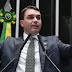 POLÍTICA / Presidente do STF suspende investigações contra Flávio Bolsonaro