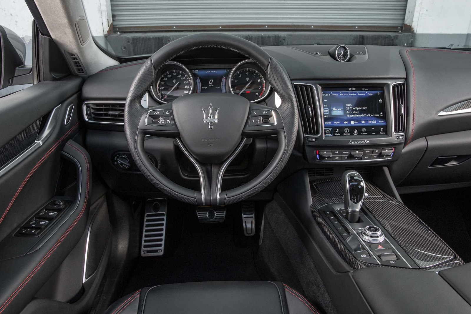 GIÁ XE 5 CHỖ MASERATI LEVANTE CÓ GÌ HAY?.